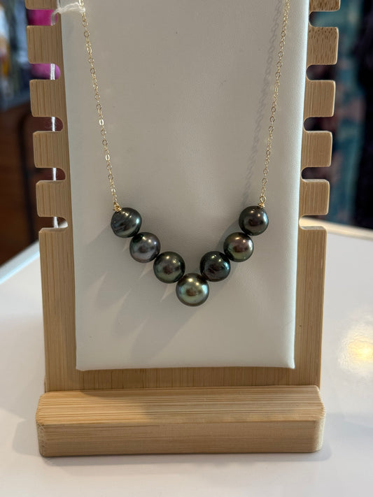 Tahitian Pearl V necklace